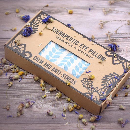 Kalmerend anti-stress oogmasker met kamille wilde munt, voorkant liggend