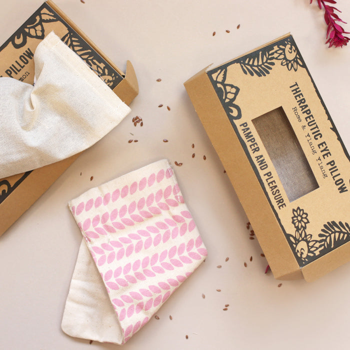 Ontspannend weelderig oogkussen met roos en ylang-ylang, voorkant inhoud